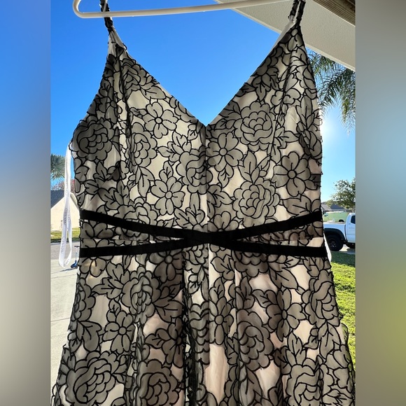 Calvin Klein Floral Lace Spaghetti Strap V Neck Gown - Picture 2 of 5